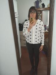 Outfit propio: Camisa de estampado de lunares.