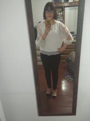 Outfit propio: Blusa blanca + jeans negros.