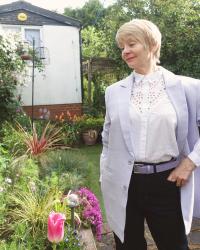 Casual Chic: Blazer, Jeans and White Blouse 