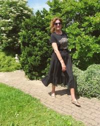 Black Ruffle Skirt & Fancy Friday linkup