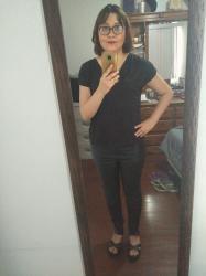 Outfit propio: Pantalón polipiel negro + camiseta negra.