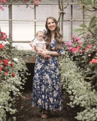 SPRING FAMILY PHOTOS IN A GREENHOUSE