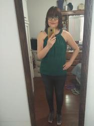 Outfit propio:  Blusa verde oscuro + jeans negros.