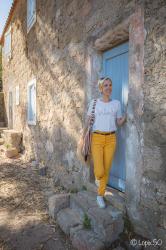 Nouvelle tenue Laura Kent sous le soleil de Corse