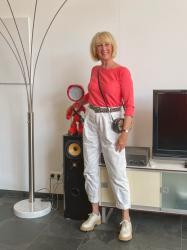 Coral jumper with white trousers in Leiden