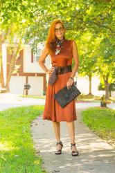 Turning Heads Linkup-Transitional Fall Outfit- Wearing the Colors of Fall When It’s Still Summer