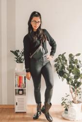 Czarna koszula z koronką, jeansy i lakierowane kalosze. Mój total black look na jesień | Happy Sailed Store - Amazon