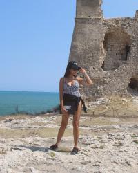 L’ANTICA TORRE DI AVVISTAMENTO NELLA BAIA INCONTAMINATA