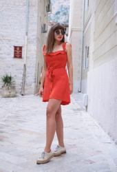 czerwona sukienka i Kotor