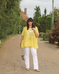 A Ray of Sunshine Yellow - #Chicandstylish #LINKUP