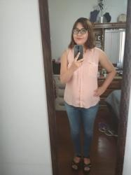 Outfit propio: Blusa salmon + jeans.