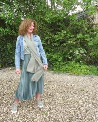 Sage green skirt &amp; Fancy Friday linkup