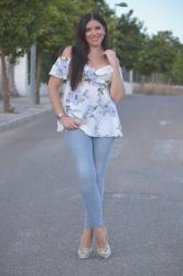 BLUSA DE FLORES CON VUELO. APTA PARA PREMAMÁS