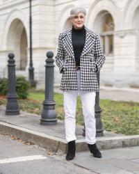 How to wear white jeans in winter