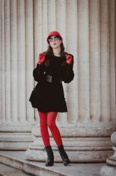 Frech & stylish: Eine rote Strumpfhose zum schwarzen Minikleid