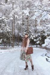 
奥多摩湖の雪Outfit rundown:Coat: second-hand Mary MagdaleneDress and...