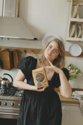Den perfekta frukosten - gröt med rårörda hallon och körsbär