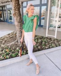 How to Wear White Jeans in Spring