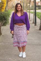 Purple attitude et jupe midi