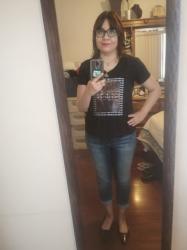 Outfit propio: Camiseta negra con estampado +  boyfriend jeans.