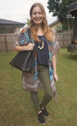 Autumnal Coloured Outfits With Floral Kimonos and Black Tote Bag