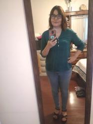 Outfit propio: Camisa azul turquesa + jeans azul bajito.