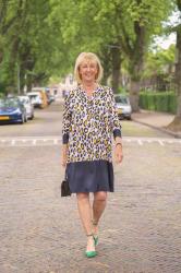 An elegant dress in blue and yellow