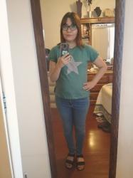 Outfit propio: Camiseta turquesa con estampado de estrella + jeans.
