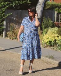 Still Wearing Summer Dresses - #Chicandstylish #LINKUP