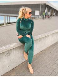Welurowy dres w kolorze butelkowe zieleni