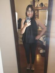 Outfit propio: Blusa negra sin mangas + jeans negros.