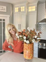 BEAUTIFUL CANDY CORN CENTERPIECE