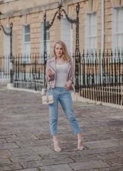 How To Style Mom Jeans For Short Women