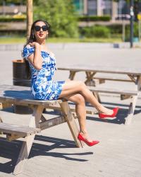 First proper photoshoot of 2020: blue white dress and red pumps