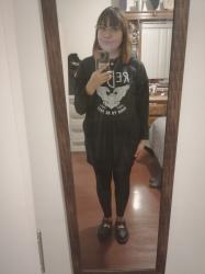 Outfit propio: Vestido sudadera + leggins negros.