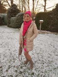 Bommelmütze und Schal in Pink von Amazon Bommelmütze und Schal in Pink von Amazon