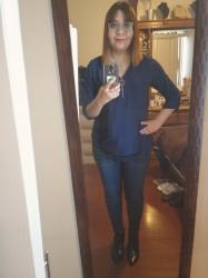 Outfit propio: Blusa azul + jeans azul oscuro + blazer blanca.