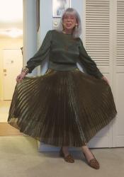 Bigass Weekend Wrap-Up: Reader Requests for St. Paddy's Green;  Tsarina in Ruffles; Kitty Update