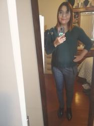 Outfit propio: Sueter verde con pedrería a lado + pantalón gris a cuadros + blazer negro de tweed.