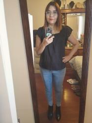 Outfit propio: Blusa Negra de manga corta + jeans azul claro.
