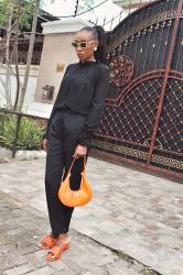LOOK EFFORTLESSLY STLYLISH IN AN ALL BLACK OUTFIT 