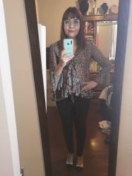 Outfit propio: Blusa animal print + jeans negros.