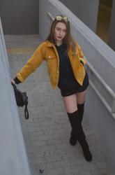 MUSTARD JACKET | ALL BLACK | STREET STYLE