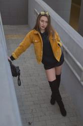 MUSTARD JACKET  | ALL BLACK | STREET STYLE