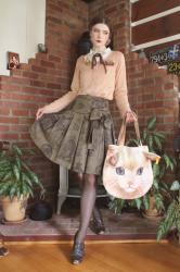 Outfit rundown
Skirt: second-hand Jane Marple
Cardigan: second-hand Axes Femme
Blouse: second-hand…