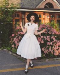Outfit rundown
Dress: vintage (it&rsquo;s a children&rsquo;s dress lol)
Hat: vintage Vogue
Gloves:&hellip;