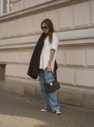 Cargo jeans, oversize blazer, leather bag