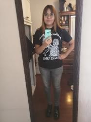 Outfit propio: Camiseta negra de Metallica + jeans grises.