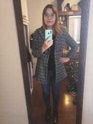 Outfit propio: Blazer de tweed + blusa negra de terciopelo + jeans azul.