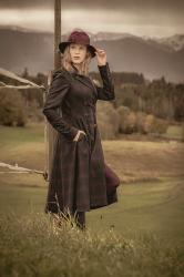 Wild-West-Vibes mit dem eleganten Saddle Dress von Lena Hoschek